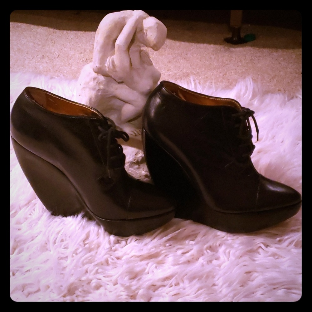 Beautiful  Oxford report signature lace ups😍